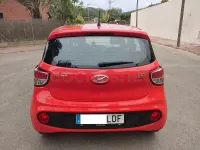 Usado Hyundai i10 GO! 66 CV (48 kW) 2019 Rojo Utilitario