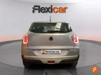 Usado SsangYong Tivoli 128 CV (94 kW) 2016 Gris SUV