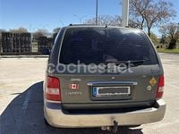 Usado Kia Carnival EX 144 CV (105 kW) 2004 Gris / plata Monovolumen