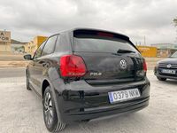 Usado VW Polo Advance 90 CV (66 kW) 2015 Negro Berlina
