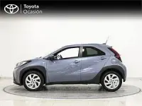 Usado Toyota Aygo Play 72 CV (52 kW) 2024 Gris