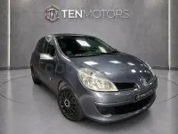 Usado Renault Clio II 60 CV (44 kW) 2006 Gris / plata Berlina