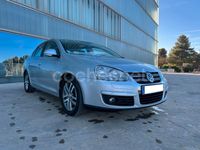 Usado VW Jetta Advance 140 CV (102 kW) 2008 Gris / plata Berlina