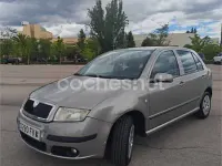 Usado Skoda Fabia Style 80 CV (58 kW) 2008 Gris / plata Berlina