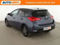Usado Toyota Auris Hybrid Active 136 CV (100 kW) 2015 Azul Berlina