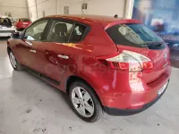 Usado Renault Mégane III Dynamique 105 CV (77 kW) 2009 Rojo Berlina