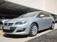 Usado Opel Astra Selective 130 CV (95 kW) 2013 Gris / plata Familiar