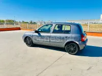 Usado Renault Clio II Authentique 60 CV (44 kW) 2005 Gris / plata Berlina