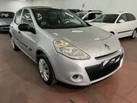 Usado Renault Clio II 75 CV (55 kW) 2010 Gris / plata Berlina
