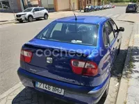 Usado Seat Cordoba Stella 75 CV (55 kW) 2002 Azul Berlina