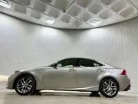 Usado Lexus IS300h Executive Line 223 CV (164 kW) 2018 Gris Berlina