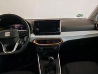 Usado Seat Arona Style 116 CV (85 kW) 2025 Gris magnetic + techo blanco SUV