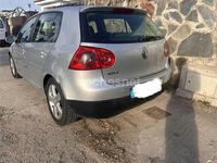 Usado VW Golf V Highline 105 CV (77 kW) 2007 Gris / plata Berlina