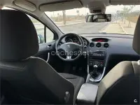 Usado Peugeot 308 Access 98 CV (72 kW) 2013 Gris / plata Berlina