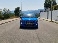 Usado Peugeot 208 Allure 100 CV (73 kW) 2021 Azul Utilitario