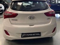 Käytetty Hyundai i30 Base 100 HP (73 kW) 2012 Valkoinen Sedan