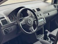 Usado VW Touran Edition 105 CV (77 kW) 2014 Gris / plata Monovolumen