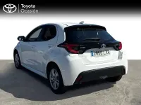Usado Toyota Yaris Hybrid Active 116 CV (85 kW) 2022 Blanco Berlina