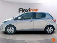 Usado Toyota Yaris Hybrid Active 99 CV (72 kW) 2019 Gris Utilitario