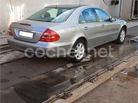 Usado Mercedes E270 Elegance 170 CV (125 kW) 2002 Gris / plata Berlina