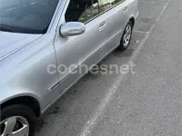 Usado Mercedes E270 Elegance 170 CV (125 kW) 2002 Gris / plata Familiar