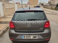 Usado VW Polo Advance 90 CV (66 kW) 2017 Gris / plata Berlina