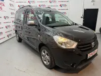 Usado Dacia Dokker Ambiance 100 CV (73 kW) 2015 Negro Monovolumen