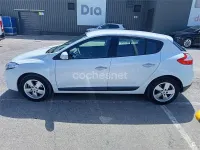 Usado Renault Mégane Dynamique 110 CV (80 kW) 2011 Blanco Berlina