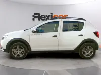 Usado Dacia Sandero Comfort 90 CV (66 kW) 2019 Blanco Berlina