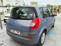 Usado Renault Scénic Dynamique 105 CV (77 kW) 2006 Azul Monovolumen