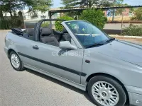 Usado VW Golf Cabriolet 90 CV (66 kW) 1995 Gris / plata Descapotable