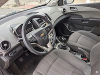 Usado Chevrolet Aveo LTZ 95 CV (69 kW) 2013 Gris / plata Berlina