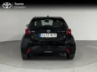 Usado Toyota Yaris Hybrid Active 116 CV (85 kW) 2022 Negro Berlina