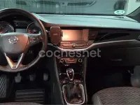 Usado Opel Astra Selective 105 CV (77 kW) 2016 Gris / plata Berlina