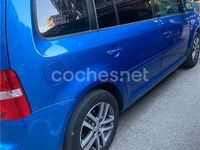 Usado VW Touran Highline 140 CV (102 kW) 2004 Azul Monovolumen