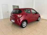 Usado Hyundai i10 66 CV (48 kW) 2016 Granate Utilitario
