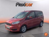 Usado Ford Tourneo Courier Trend 75 CV (55 kW) 2016 Rojo Monovolumen