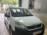 Usado Peugeot Partner Tepee Active 100 CV (73 kW) 2016 Blanco Monovolumen