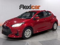 Usado Toyota Yaris Hybrid Active 116 CV (85 kW) 2023 Rojo Berlina
