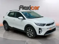 Usado Kia Stonic 84 CV (61 kW) 2023 Blanco SUV