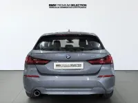 Usado BMW 118 Comfort Edition 136 CV (100 kW) 2024 Gris / plata Utilitario