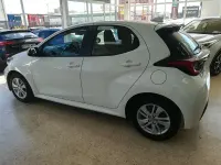 Usado Toyota Yaris Hybrid Style 116 CV (85 kW) 2021 Blanco Berlina