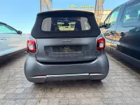 Usado Smart ForTwo Cabrio 90 CV (66 kW) 2019 Gris / plata Descapotable
