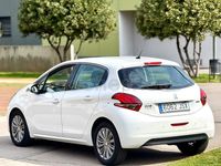 Usado Peugeot 208 Allure 110 CV (80 kW) 2016 Blanco Utilitario