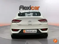 Usado Hyundai i30 136 CV (100 kW) 2021 Blanco Berlina