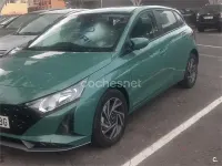 Usado Hyundai i20 100 CV (73 kW) 2025 Verde Utilitario