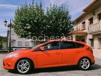 Usado Ford Focus Trend 125 CV (91 kW) 2013 Rojo Berlina