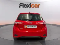 Usado Toyota Yaris Active 69 CV (50 kW) 2019 Rojo Berlina