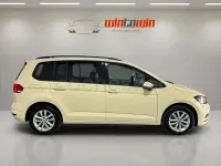 Usado VW Touran Life 150 CV (110 kW) 2024 Beige Monovolumen