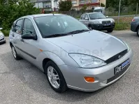 Usado Ford Focus Ambiente 100 CV (73 kW) 2000 Gris / plata Berlina